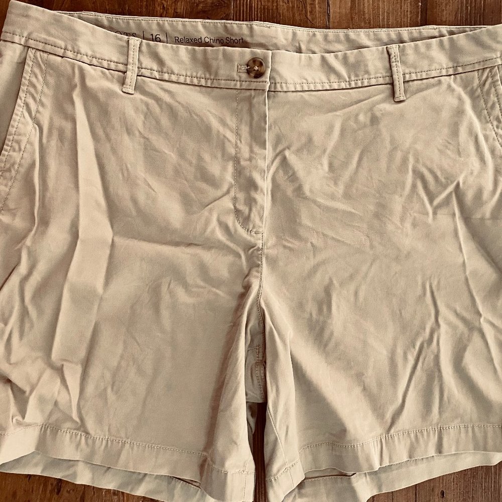 Talbots tan relaxed chino shorts Size 16